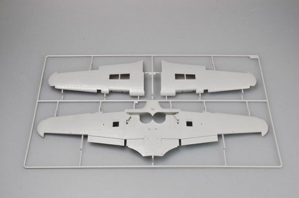 Trumpeter 02417 Hurricane Mk II D/Trop (1:24)