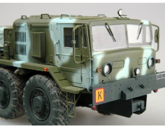 Trumpeter 01005 MAZ/KZKT-537L Ballast Tractor (1:35)