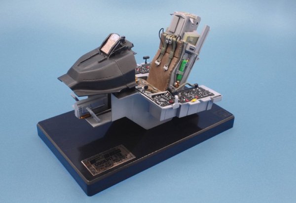 Italeri 2990 F-16 Cockpit 1/12