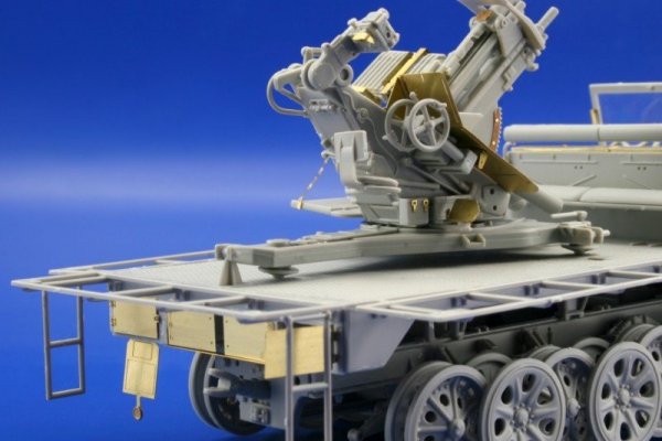Eduard 36104 Sd. Kfz.7/2 (early) Flak 37 37mm 1/35 Trumpeter