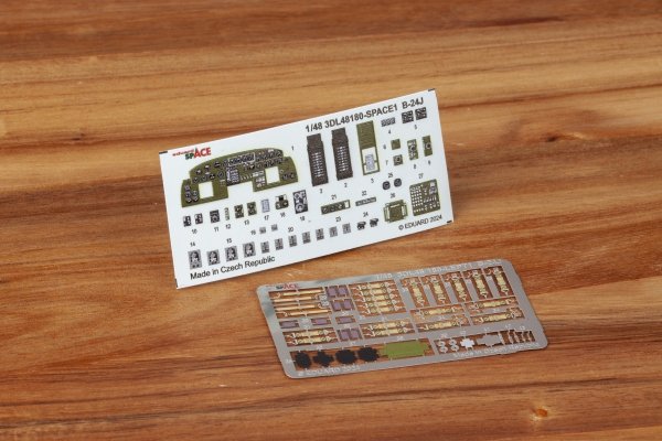 Eduard 3DL48180 B-24J SPACE HOBBY BOSS 1/48