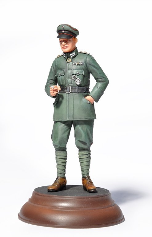 MiniArt 16030 ERNST UDET. WW I FLYING ACE 1/16