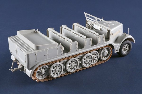 Trumpeter 09575 Schwerer Zugkraftwagen 18 t Sd.Kfz.9 Artillery Version 1/35