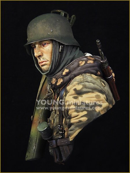 Young Miniatures YM1865 German Waffen SS with Panzerschreck 1/10