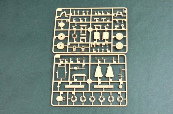 Hobby Boss 82485 PLA PTL02 Wheeled Tank Destroyer (1:35)