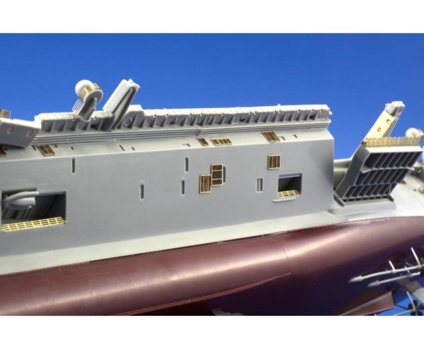 Eduard 17027 USS Nimitz CVN-68 (2005) TRUMPETER 1/700