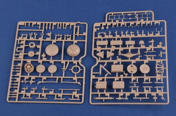 Hobby Boss 85511 Russian KrAZ-260B Tractor with 5P85TE TEL S-300PMU 1/35