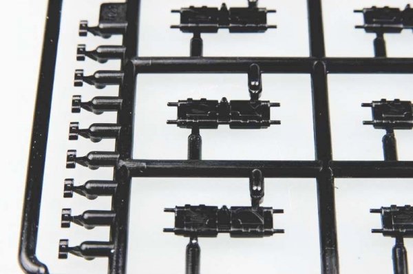 Trumpeter 02043 UK TR60 (650mm) track for British challenger 2 MBT (1:35)