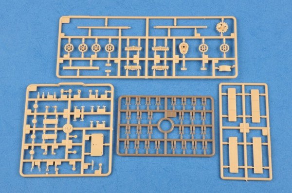 Hobby Boss 83847 Soviet T-20 Armored Tractor Komsomolets 1938