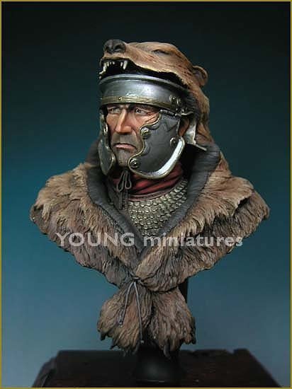 Young Miniatures YH1803 ROMAN SIGNIFER 1st Century A.D 1/10
