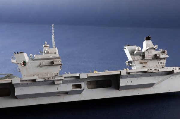 Trumpeter 06751 Queen Elizabeth Aircraft Carrier 1/700
