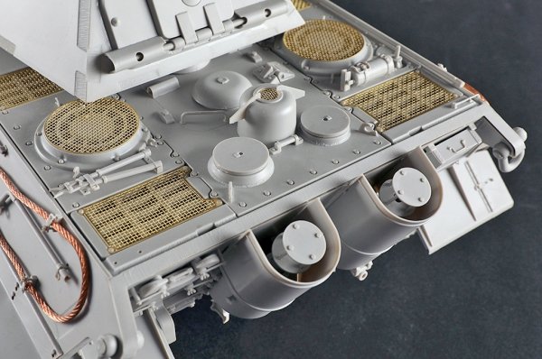 Trumpeter 00948 German Tiger II Heavy Tank - Porsche Turret Early Production 1/16