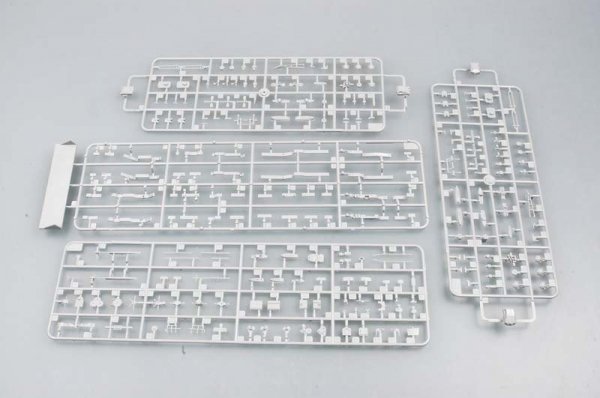 Trumpeter 05775 German Cruiser Admiral Hipper (1940) 1:700