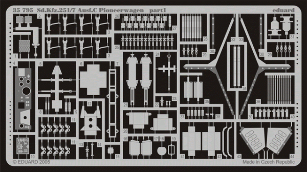Eduard 35795 Sd. Kfz.251/7 Ausf. C Pioneerwagen 1/35 Dragon