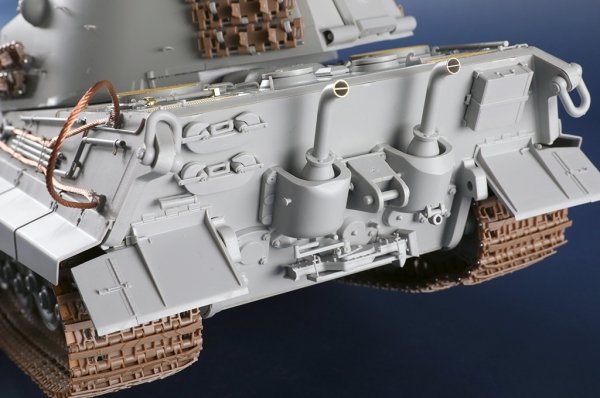 Trumpeter 00949 Pz.Kpfw.VI Sd.Kfz.182 Tiger II (Henschel 105mm) 1/16