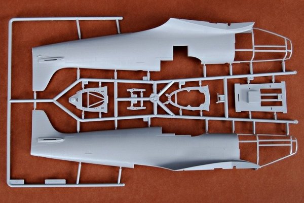 Trumpeter 02413 Spitfire MK.VI (1:24)