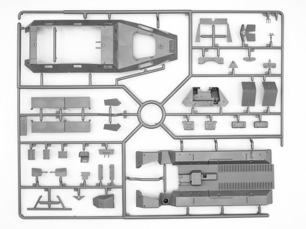 ICM 35113 Krankenpanzerwagen Sd.Kfz. 251/8 Ausf А, livery variant for the Eastern Front, 1941-42 1/35