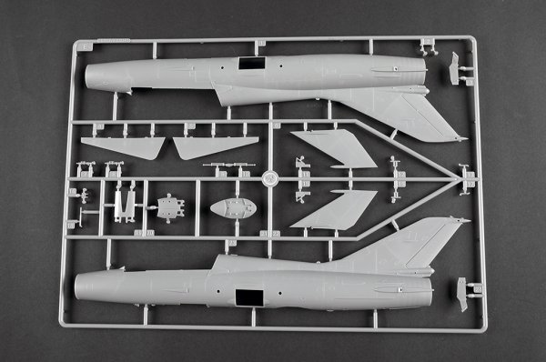Trumpeter 02824 JJ-7 Trainer 1/48