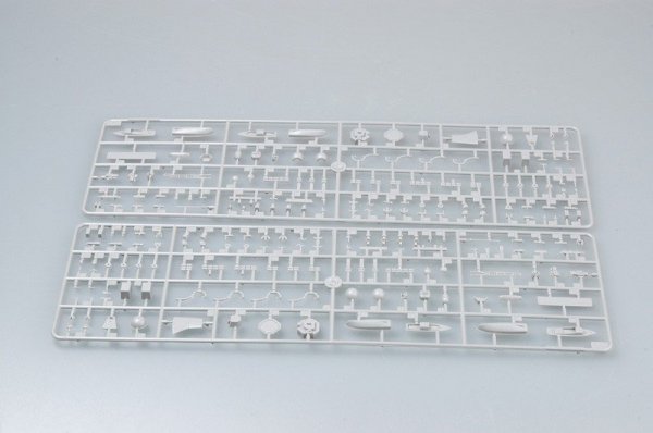 Trumpeter 04522 Russian Cruiser Pyotr Velikiy (1:350)