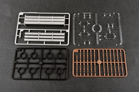 Trumpeter 01046 Mittlere Artillerie Raketen System MARS 1/35