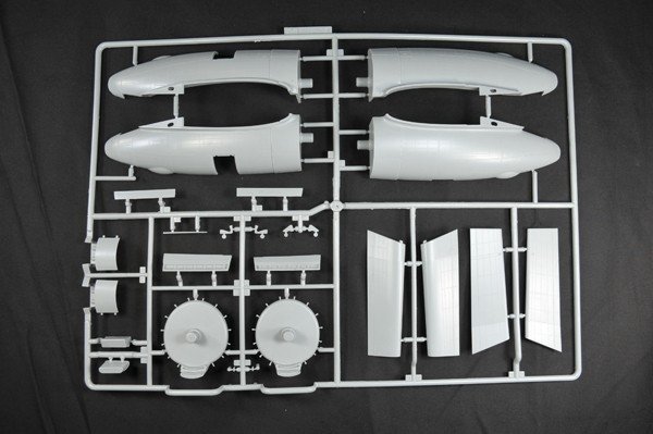 HK Models 01E02 B-25J Mitchell &quot;Strafer&quot; (1:32)