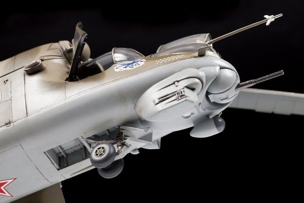 Zvezda 4823 Mi-24V/VP Soviet Attack Helicopter 1/48