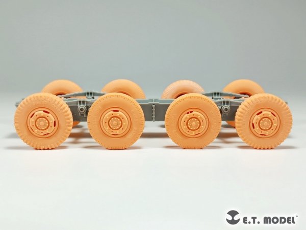 E.T. Model P35-103 WWII German Sd.Kfz.234 Small Diameter Weighted Wheels Type.3 1/35