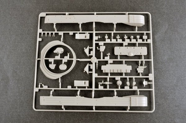 Trumpeter 09609 Russian T-72B1 with KTM-6 &amp; Grating Armour 1/35