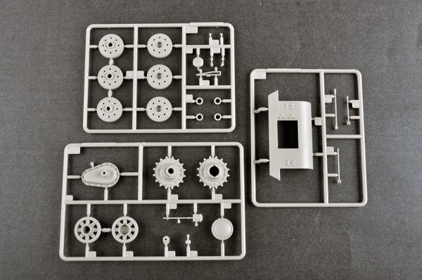Trumpeter 09591 Soviet T-100Z Heavy Tank 1/35