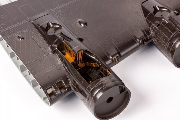 Eduard 481054 B-17F undercarriage &amp; exterior HKM 1/48