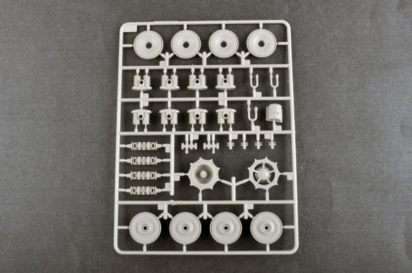 Trumpeter 09585 E-100 Flakpanzer w/12.8cm Flak 40 1/35