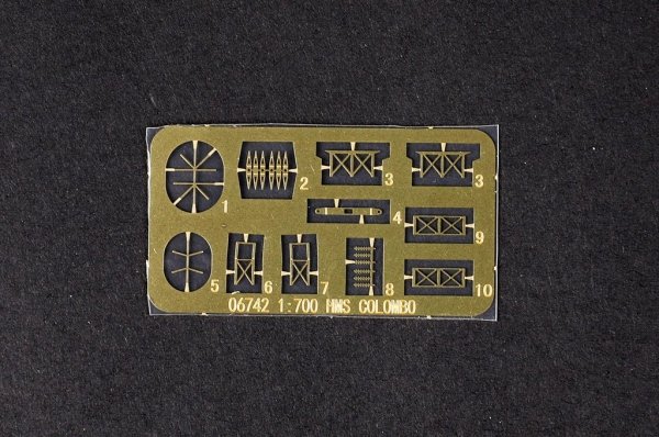 Trumpeter 06742 HMS Colombo 1/700