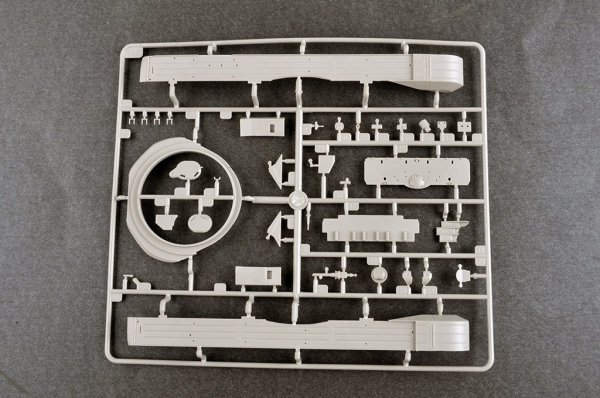 Trumpeter 09601 Soviet Obj.172 T-72 Ural 1/35