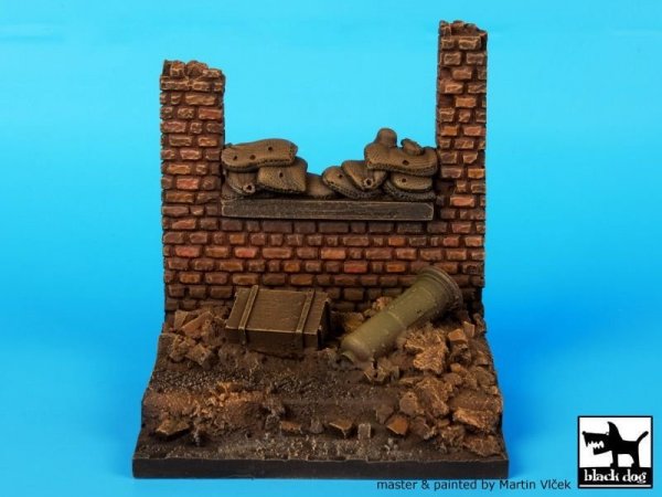 Black Dog D35014 Wall with sand bags base 1/35