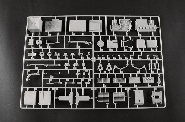 Trumpeter 00948 German Tiger II Heavy Tank - Porsche Turret Early Production 1/16