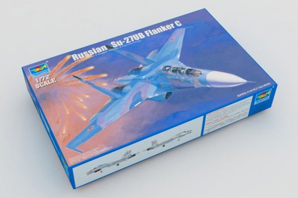 Trumpeter 01645  Russian Su-27UB Flanker C Fighter (1:72)