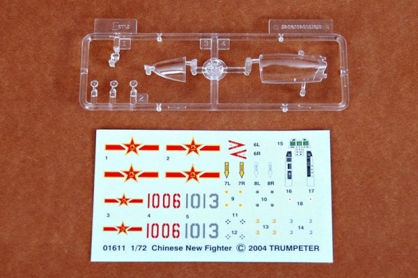 Trumpeter 01611 J-10 Fighter Aircraft (1:72)