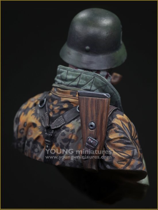 Young Miniatures YM1877 ALTER HASE WWII 1/10