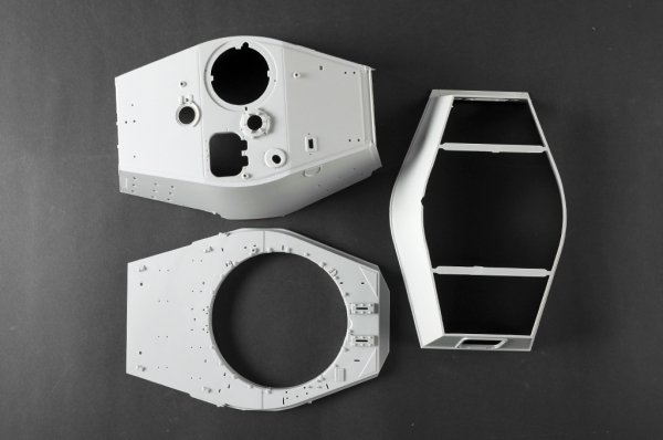 Trumpeter 00949 Pz.Kpfw.VI Sd.Kfz.182 Tiger II (Henschel 105mm) 1/16