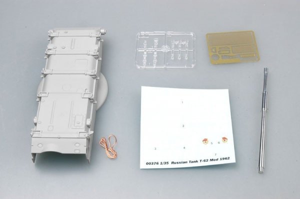 Trumpeter 00376 Soviet T-62 Main Battle Tank Mod.1962 (1:35)