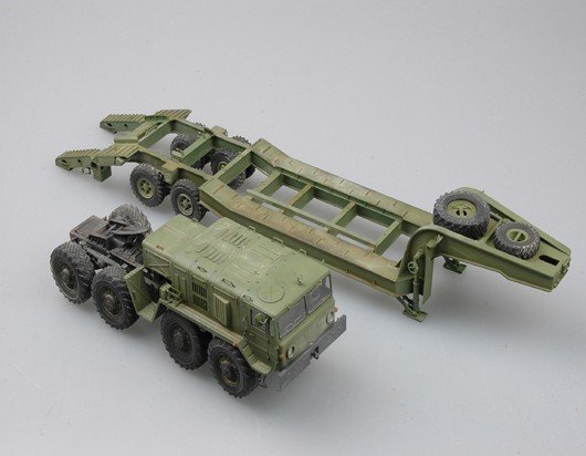 Trumpeter 00212 MAZ-537G Late Production type with MAZ/ChMZAP-5247G semitraii (1:35)