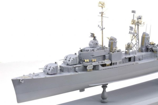 Dragon 1045 U.S.S. Frank Knox DD-742 (1:350)