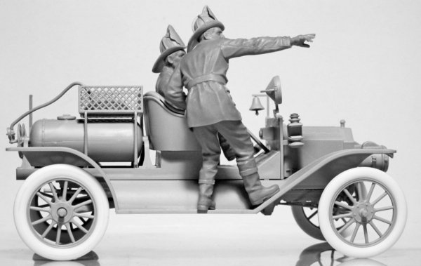 ICM 24006 American Fire Truck Crew (1910s) (2 figures) (1:24)