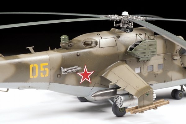 Zvezda 4823 Mi-24V/VP Soviet Attack Helicopter 1/48