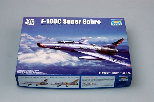 Trumpeter 01648 F-100C Super Sabre 1/72