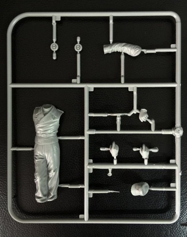 Classy Hobby MC16004 1/16 W.W.II German Panzer Crew (Driver)