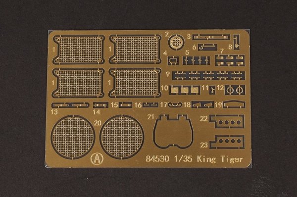 Hobby Boss 84559 Pz.Kpfw.VI Sd.Kfz.182 Tiger II (Henschel 105mm) 1/35