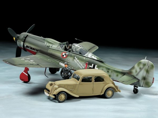 Tamiya 25213 Focke-Wulf Fw190 D-9 JV44 &amp; Citroen 11CV Staff Car Set 1/48