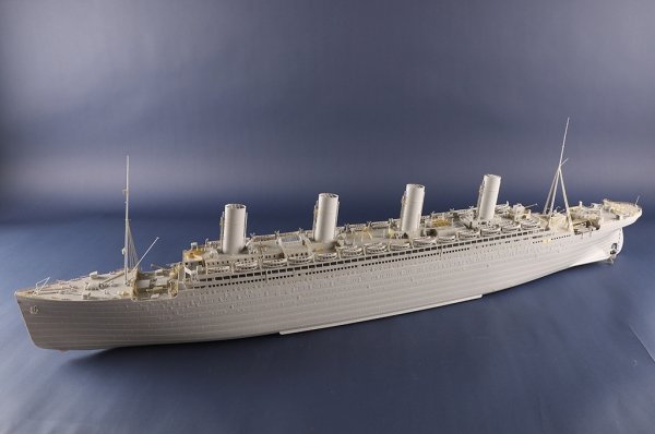 Trumpeter 03720 Olympic 1/200 