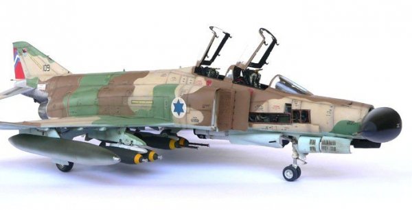 Hasegawa C2 F-4E Phantom II (1:72)